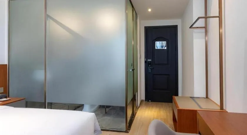 Bed in H Life Hotel (Shenzhen Sea World Branch)