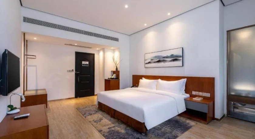 Bed in H Life Hotel (Shenzhen Sea World Branch)