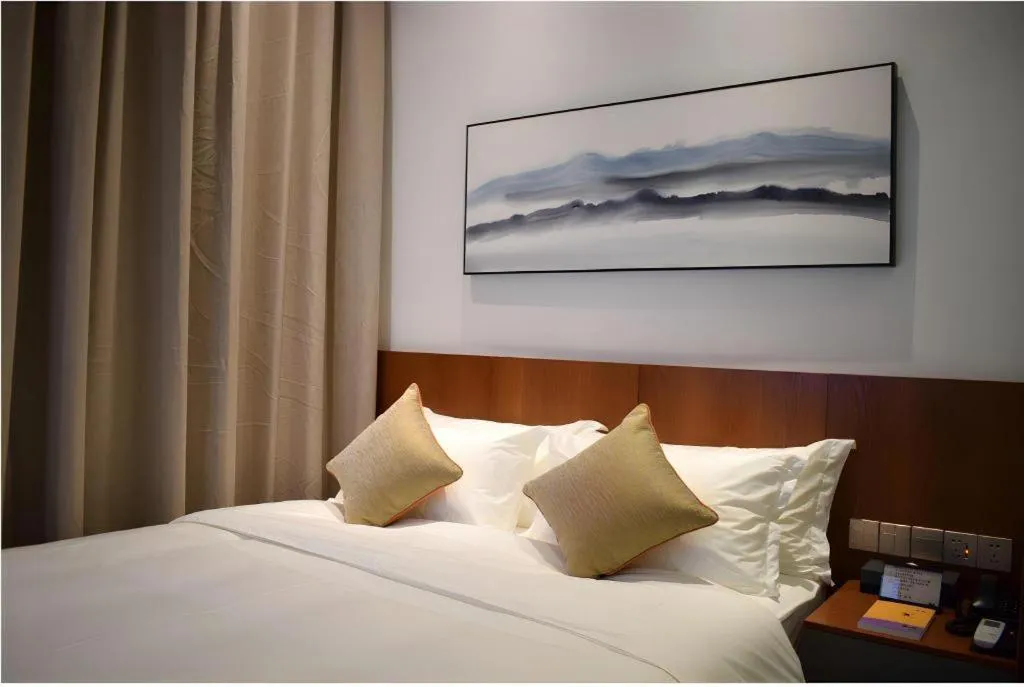 Bed in H Life Hotel (Shenzhen Sea World Branch)