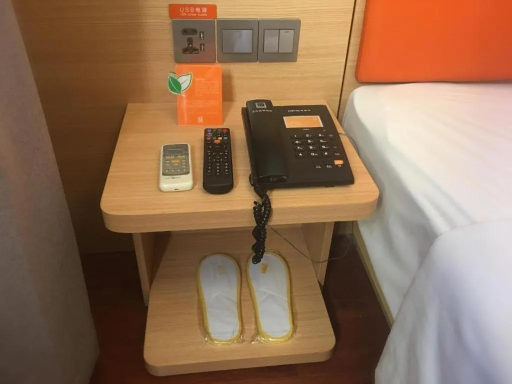 7 Days Premium JiNan Jingshi Road Qilu Children's Hospital Exhibition Center