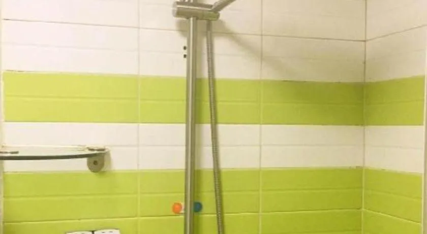 7 Days Premium JiNan Jingshi Road Qilu Children's Hospital Exhibition Center