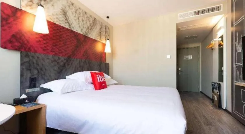 Bed in Ibis Lianyungang Guanyun County Downtown Hotel Hotel