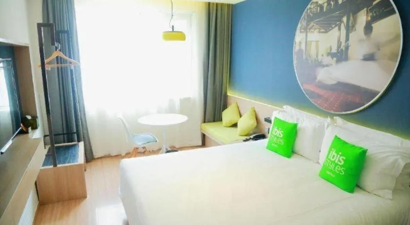 Bed in Ibis Styles Shanghai Qingpu Sports Center Hotel