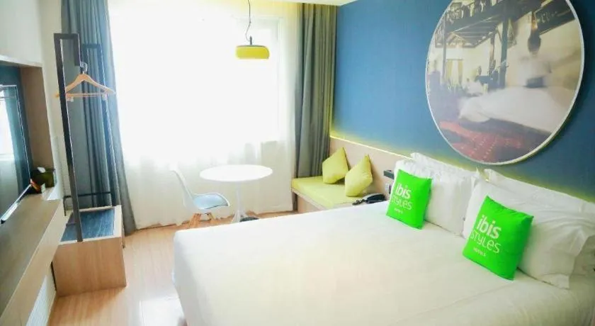 Bed in Ibis Styles Shanghai Qingpu Sports Center Hotel