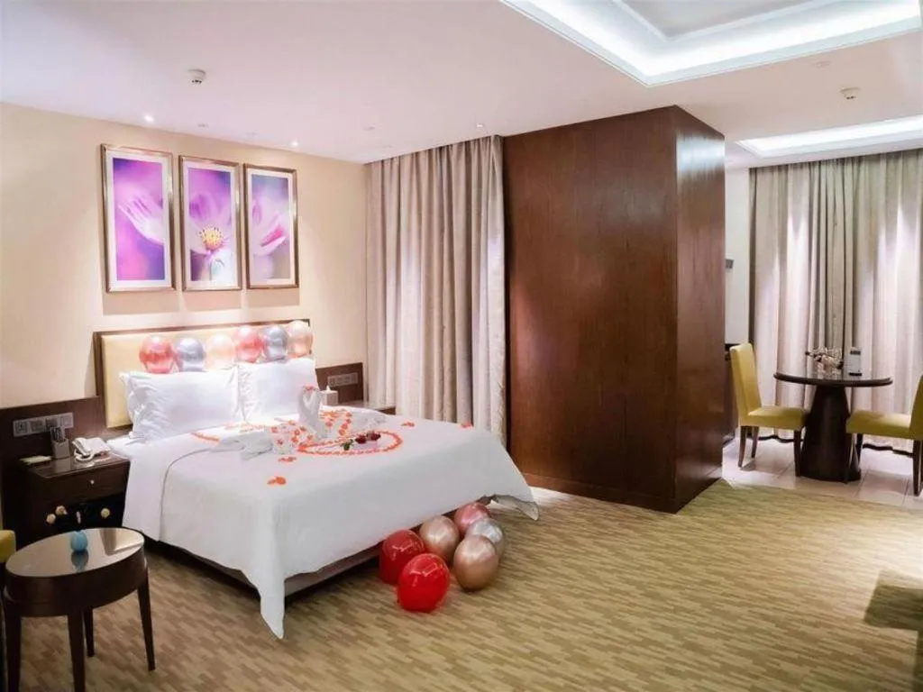 Bed in New Regent Hotel