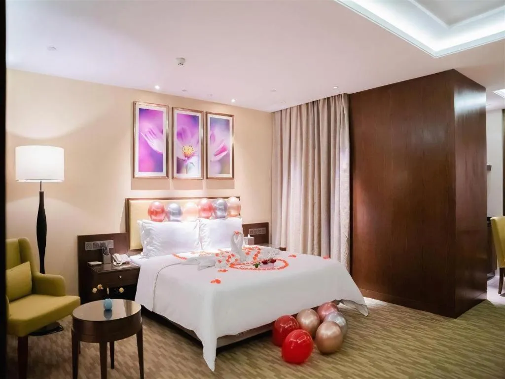 Bed in New Regent Hotel