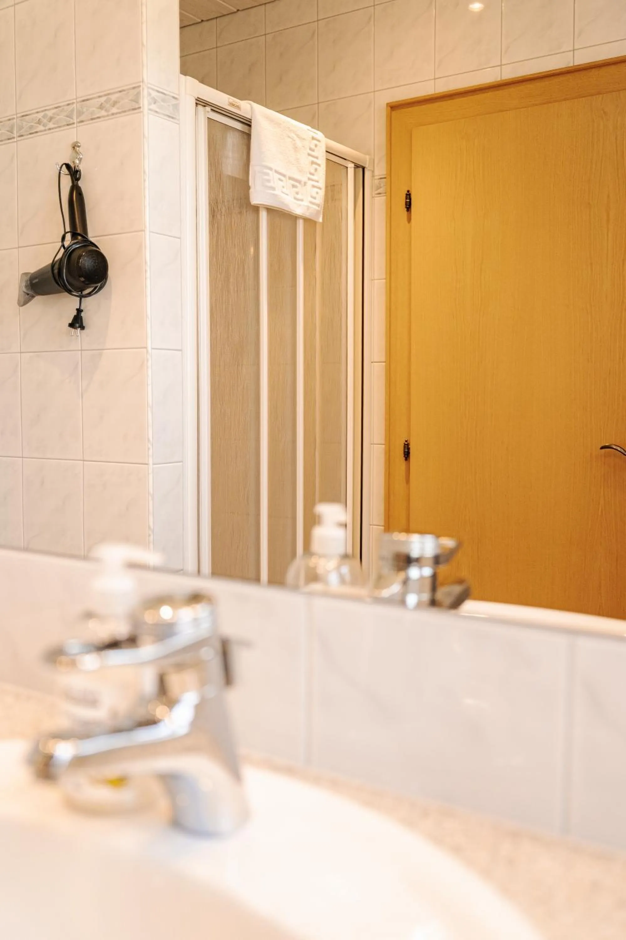 Shower in Pension Schlossberg