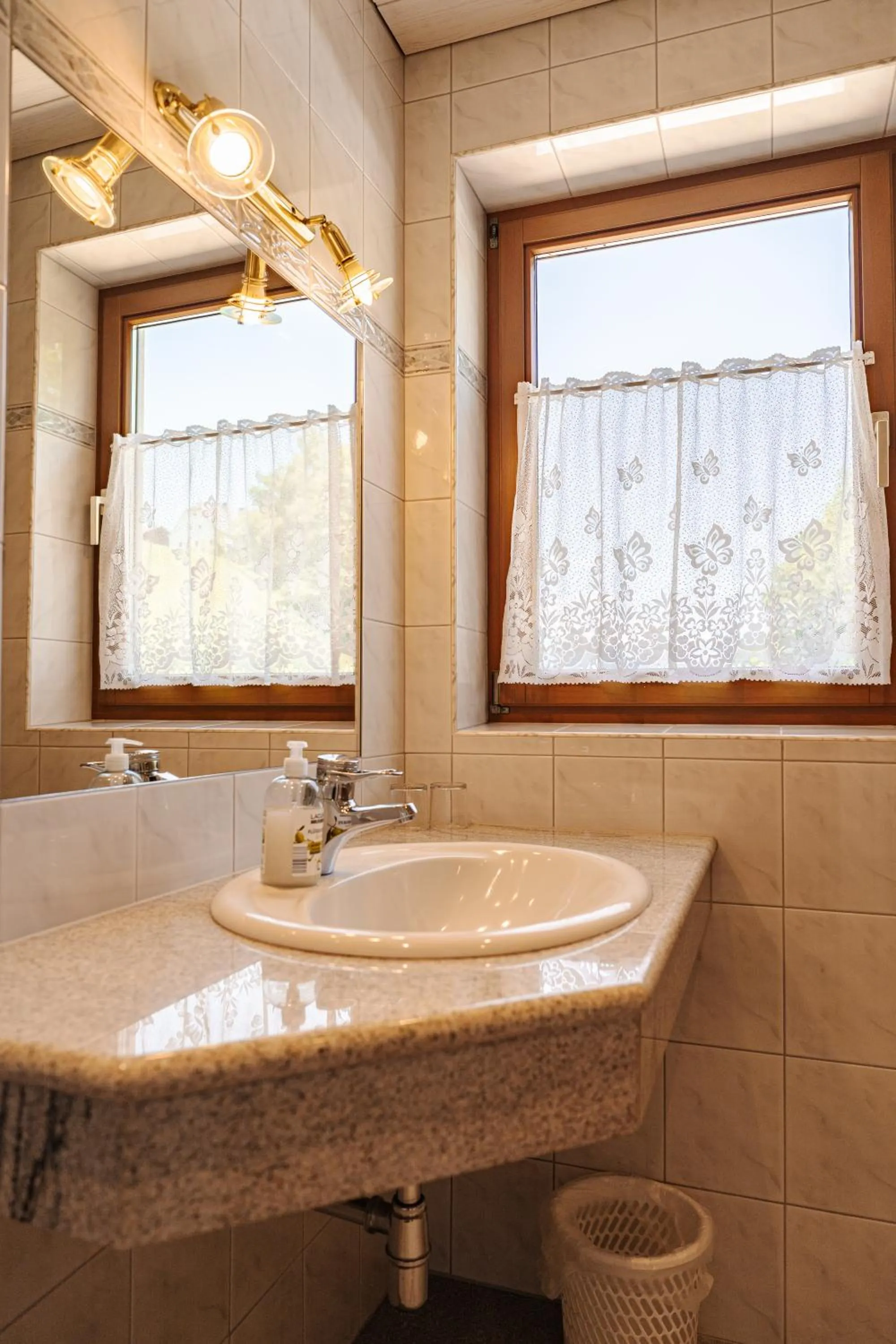 Shower in Pension Schlossberg