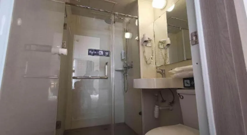 7 Days Premium·Tianjin Gulou Metro Station Joy City