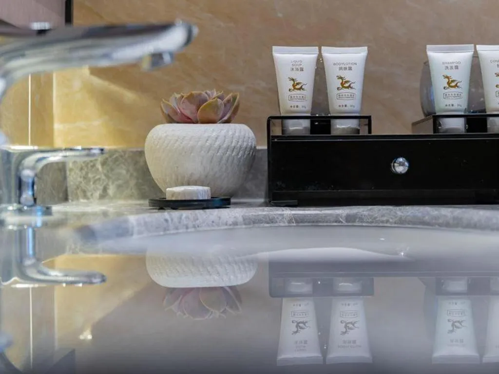 GreenTree Eastern Dali Railway Station Hotel