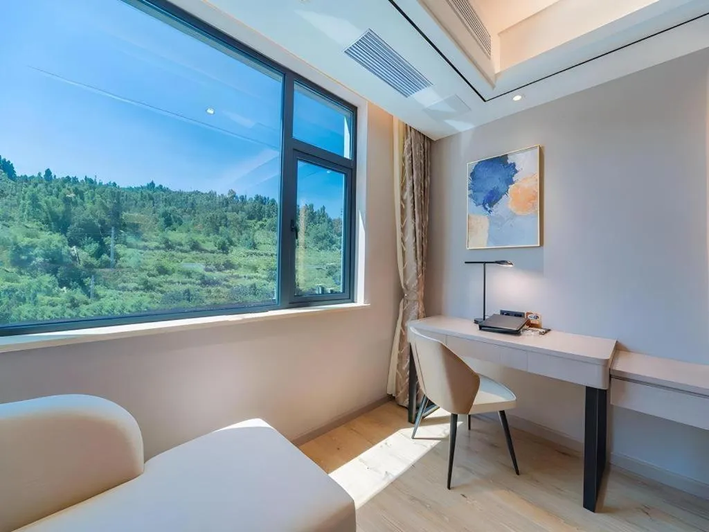 GreenTree Eastern Dali Railway Station Hotel