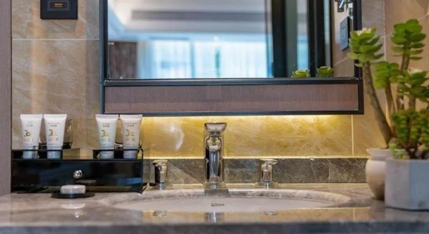 GreenTree Eastern Dali Railway Station Hotel