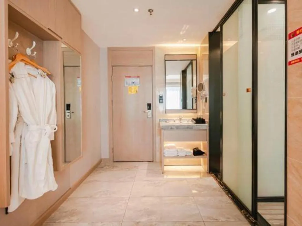 GreenTree Eastern Dali Railway Station Hotel