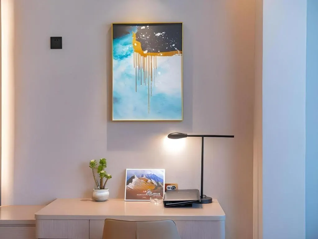 GreenTree Eastern Dali Railway Station Hotel