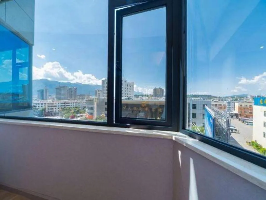 GreenTree Eastern Dali Railway Station Hotel