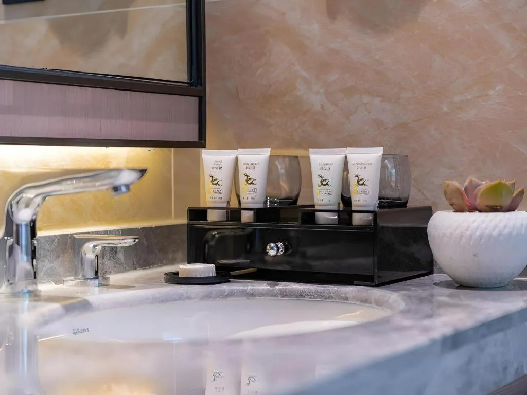 GreenTree Eastern Dali Railway Station Hotel