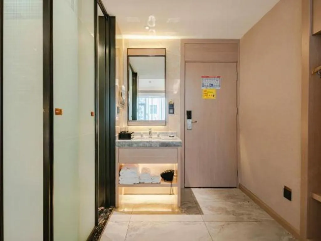 GreenTree Eastern Dali Railway Station Hotel