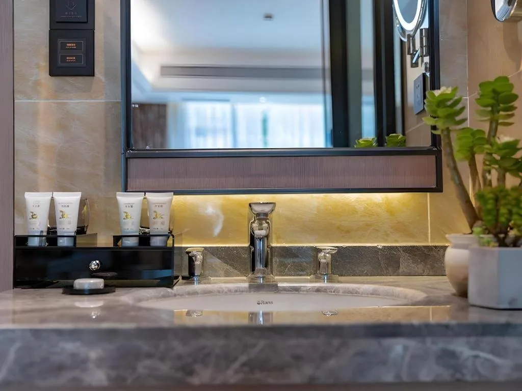 GreenTree Eastern Dali Railway Station Hotel