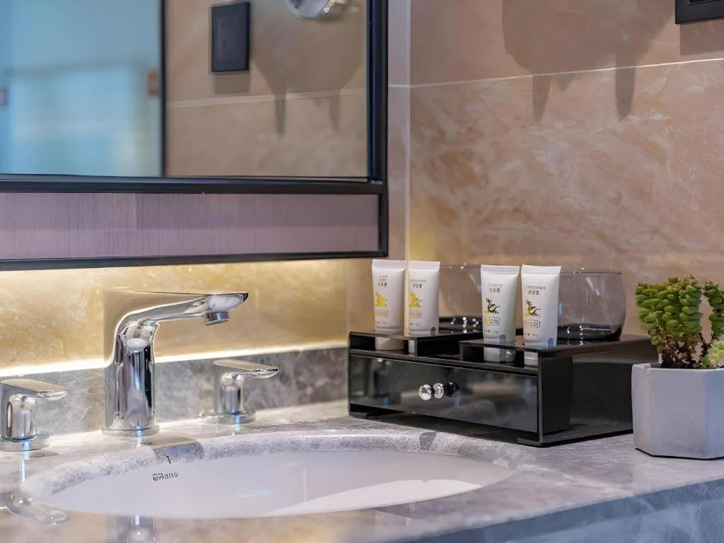 GreenTree Eastern Dali Railway Station Hotel