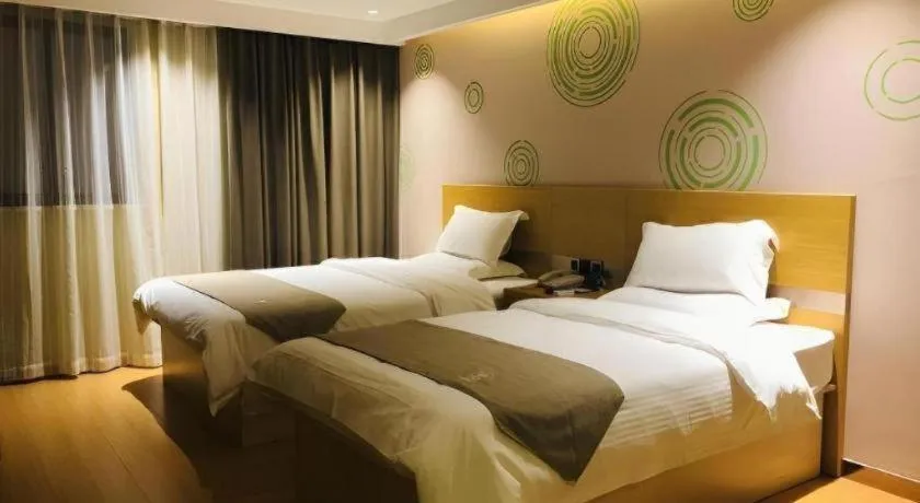 Bed in GreenTree Inn Shanghai Railway Station Macao Road
