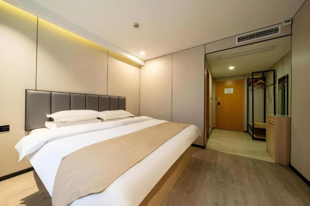 Bed in GreenTree Inn Shanghai Railway Station Macao Road