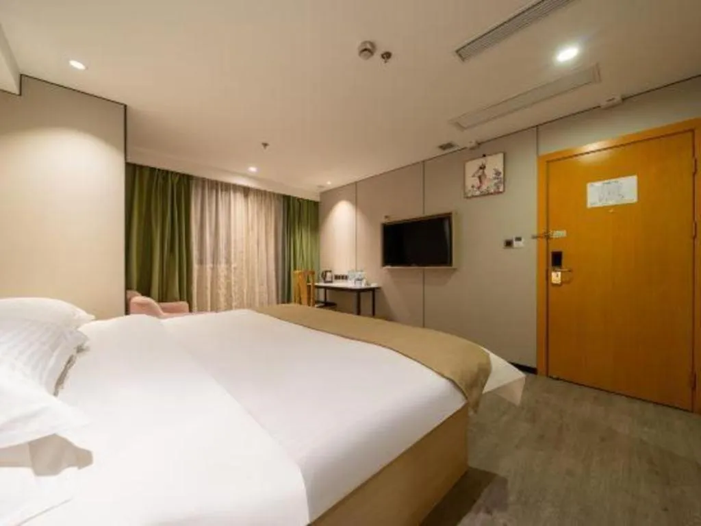 Bed in GreenTree Inn Shanghai Railway Station Macao Road