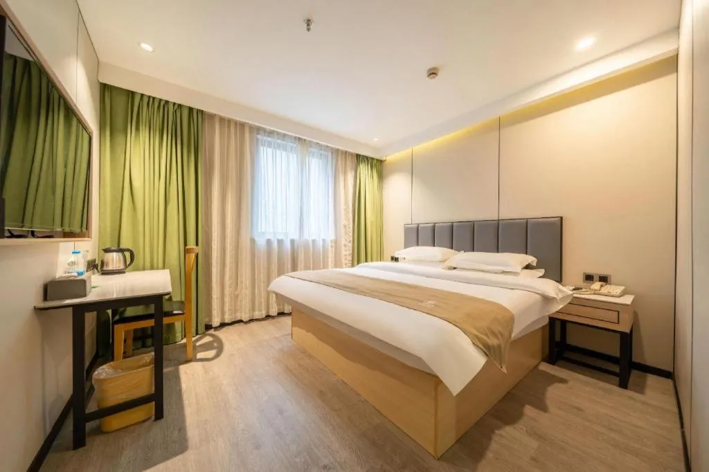 Bed in GreenTree Inn Shanghai Railway Station Macao Road