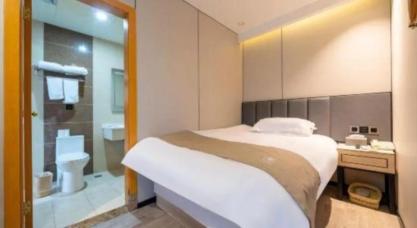 Bed in GreenTree Inn Shanghai Railway Station Macao Road