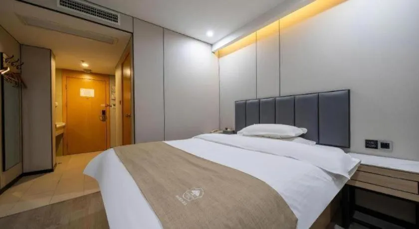 Bed in GreenTree Inn Shanghai Railway Station Macao Road