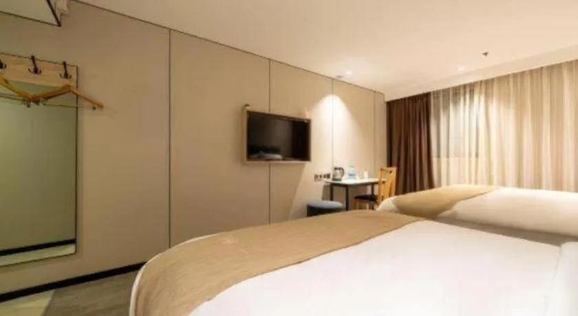 Bed in GreenTree Inn Shanghai Railway Station Macao Road