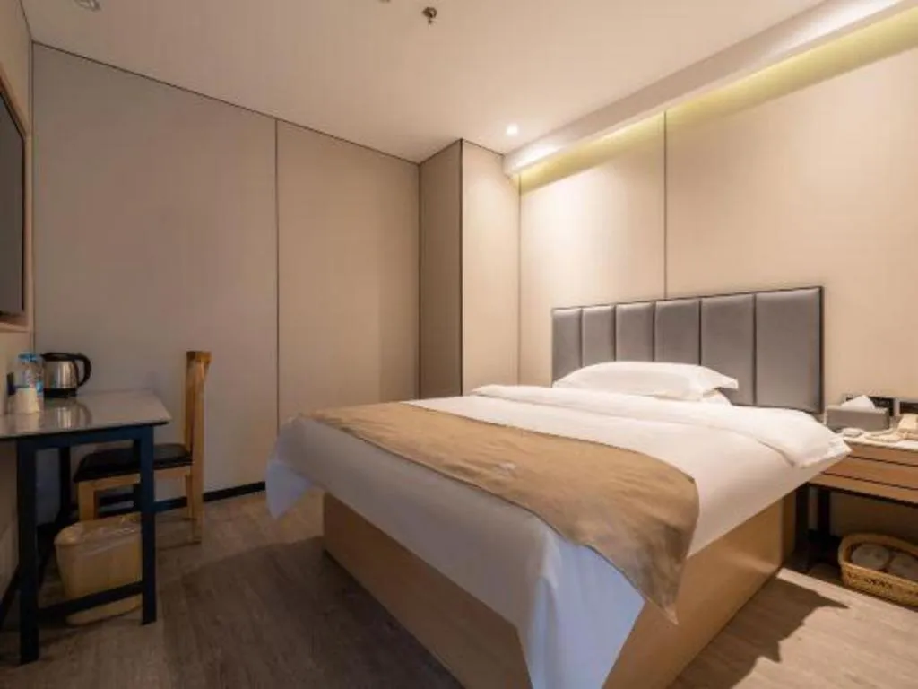 Bed in GreenTree Inn Shanghai Railway Station Macao Road