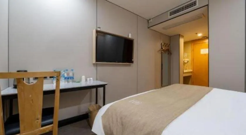 Bed in GreenTree Inn Shanghai Railway Station Macao Road