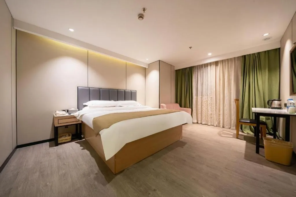 Bed in GreenTree Inn Shanghai Railway Station Macao Road