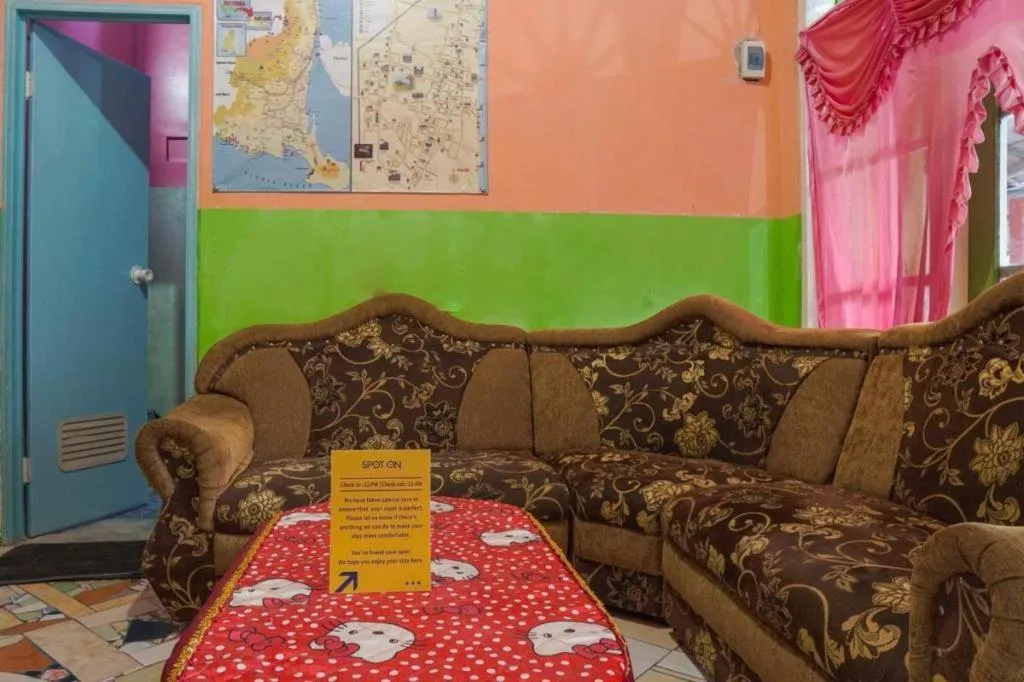 SPOT ON 1762 Gandrung Payungan Family Inn