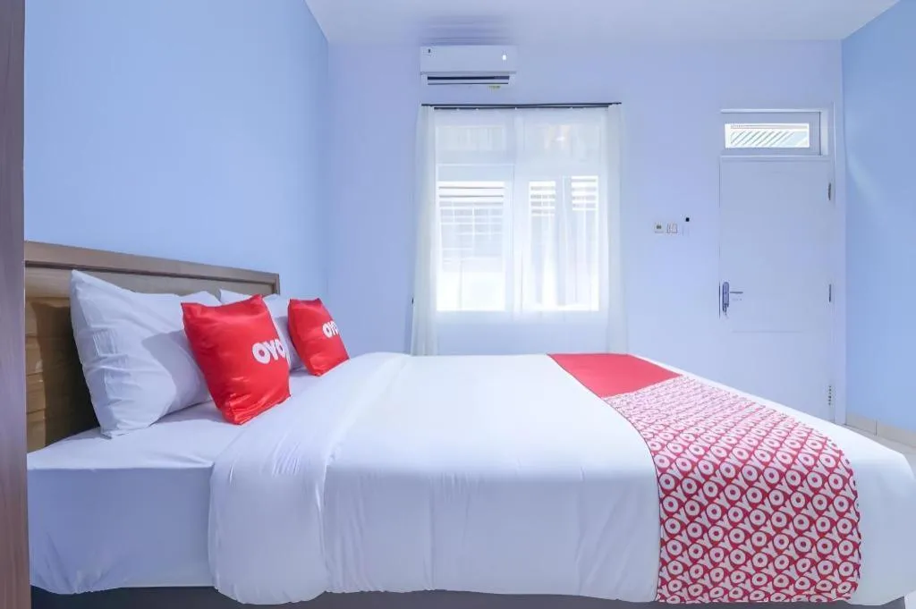 Bed in OYO 1755 De'balcon Accomodation Near Ngurah Rai Airport