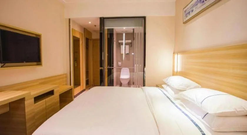 Bed in City Comfort Inn Zhanjiang Shimao Building Chikan Old Street