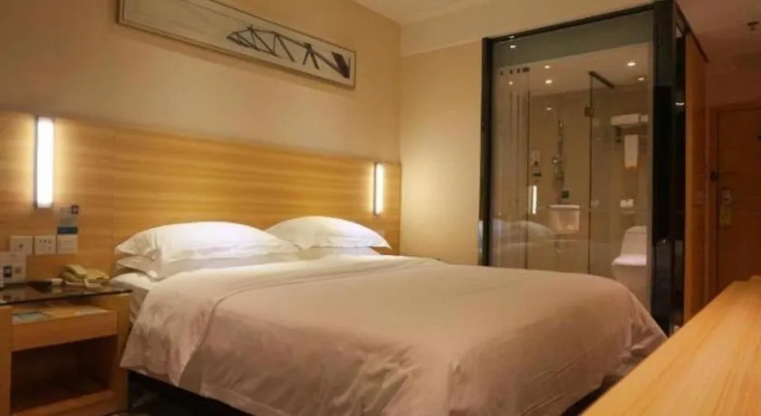 Bed in City Comfort Inn Zhanjiang Shimao Building Chikan Old Street