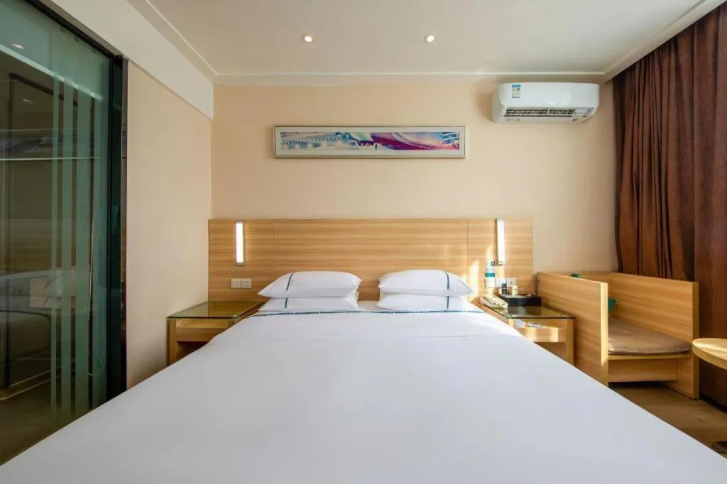 Bed in City Comfort Inn Zhanjiang Shimao Building Chikan Old Street