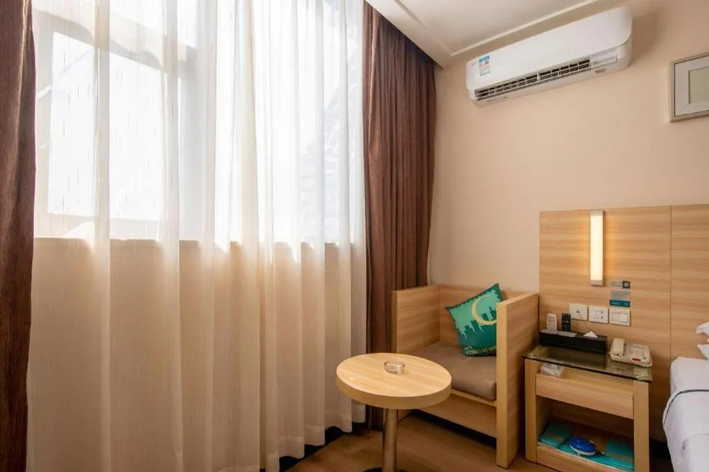 Bed in City Comfort Inn Zhanjiang Shimao Building Chikan Old Street