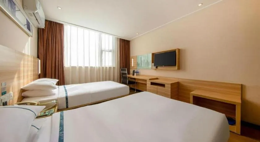 Bed in City Comfort Inn Zhanjiang Shimao Building Chikan Old Street