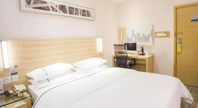 Bed in City Comfort Inn Zhanjiang Shimao Building Chikan Old Street