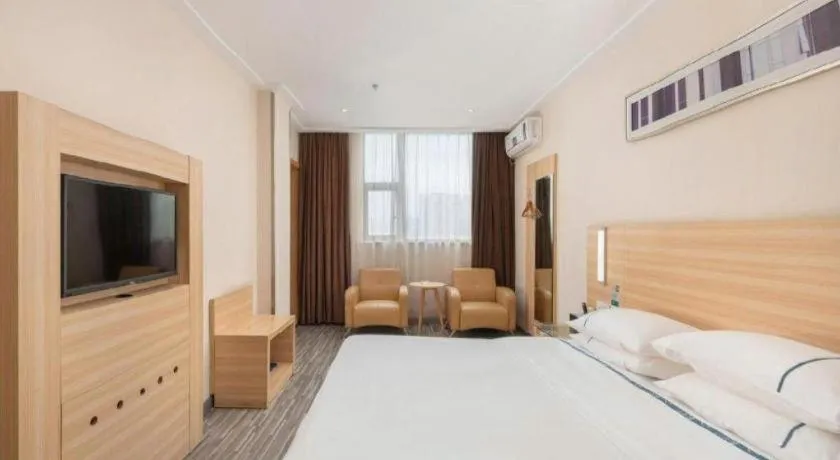 Bed in City Comfort Inn Zhanjiang Shimao Building Chikan Old Street