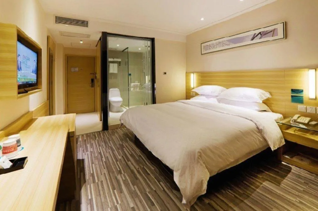 Bed in City Comfort Inn Zhanjiang Shimao Building Chikan Old Street