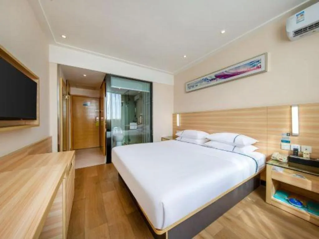 Bed in City Comfort Inn Zhanjiang Shimao Building Chikan Old Street