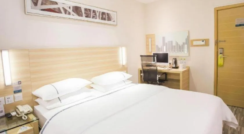 Bed in City Comfort Inn Zhanjiang Shimao Building Chikan Old Street