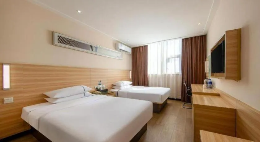 Bed in City Comfort Inn Zhanjiang Shimao Building Chikan Old Street