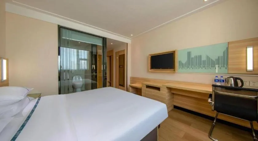 Bed in City Comfort Inn Zhanjiang Shimao Building Chikan Old Street