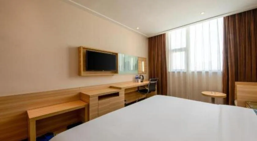 Bed in City Comfort Inn Zhanjiang Shimao Building Chikan Old Street