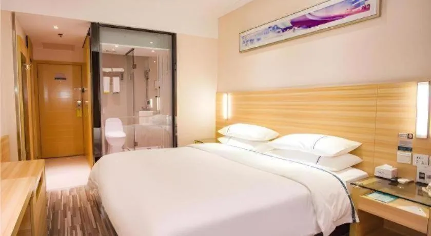 Bed in City Comfort Inn Zhanjiang Shimao Building Chikan Old Street