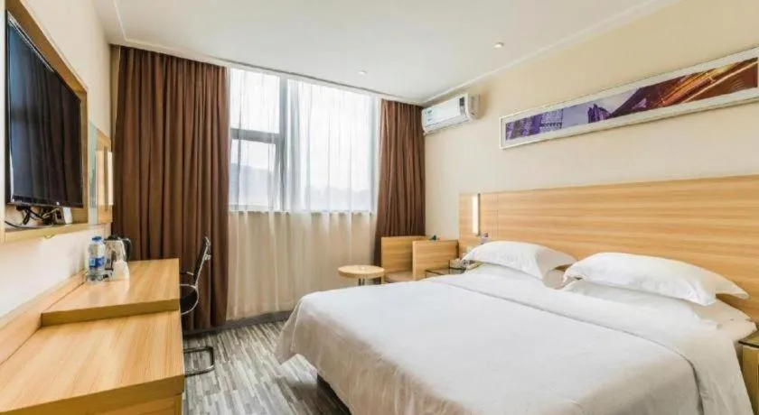 Bed in City Comfort Inn Zhanjiang Shimao Building Chikan Old Street